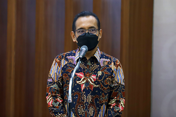 Mensesneg Tepis Rumor Reshuffle