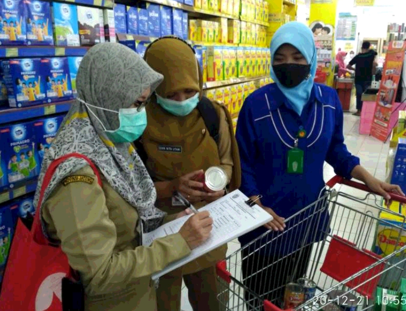 Kemasan Rusak dan Label Hilang, Pantauan Produk Makanan Jelang Nataru di Banyumas