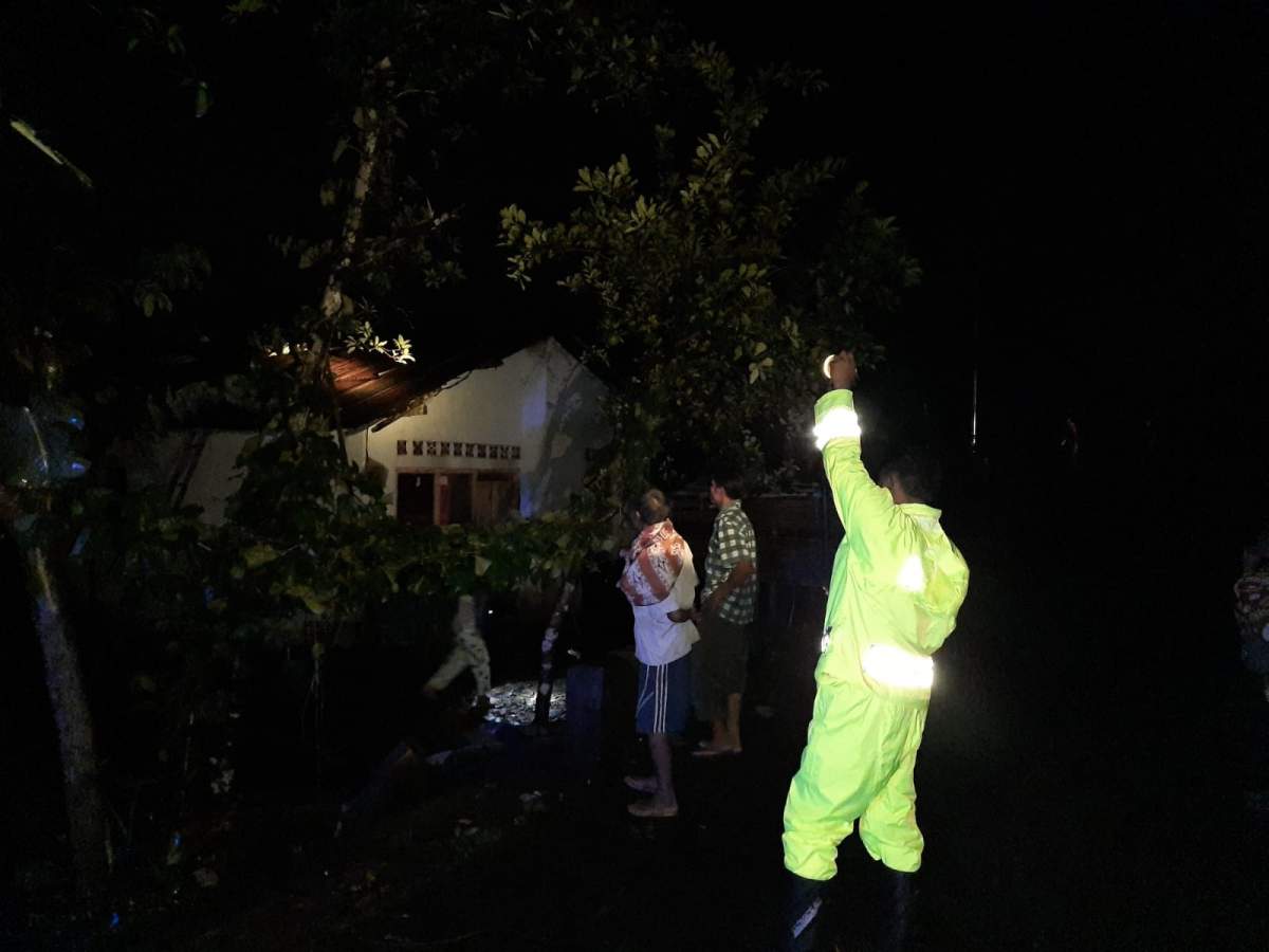 Puluhan Rumah Rusak Diterjang Angin