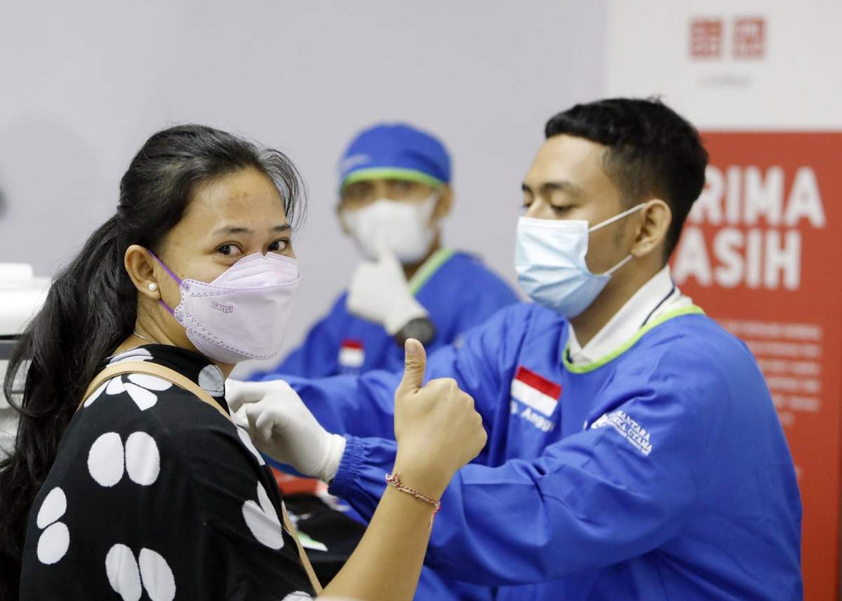 Vaksinasi di Indonesia Lampaui Target WHO