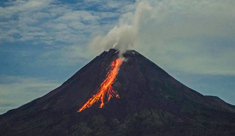 Update, Gunung Merapi Berstatus Siaga, Guguran Lava Meluncur Hingga Jarak 2.000 Meter