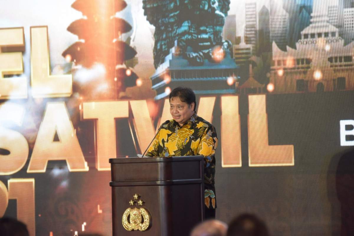 Dukung Kebijakan Pemerintah, Menko Airlangga Apresiasi Peran TNI dan Polri