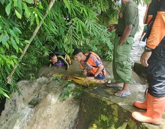 Orang Tua yang Anaknya Tenggelam di Pekaja Kalibagor Dibawa ke RSJ, Ini Kronologi Awalnya