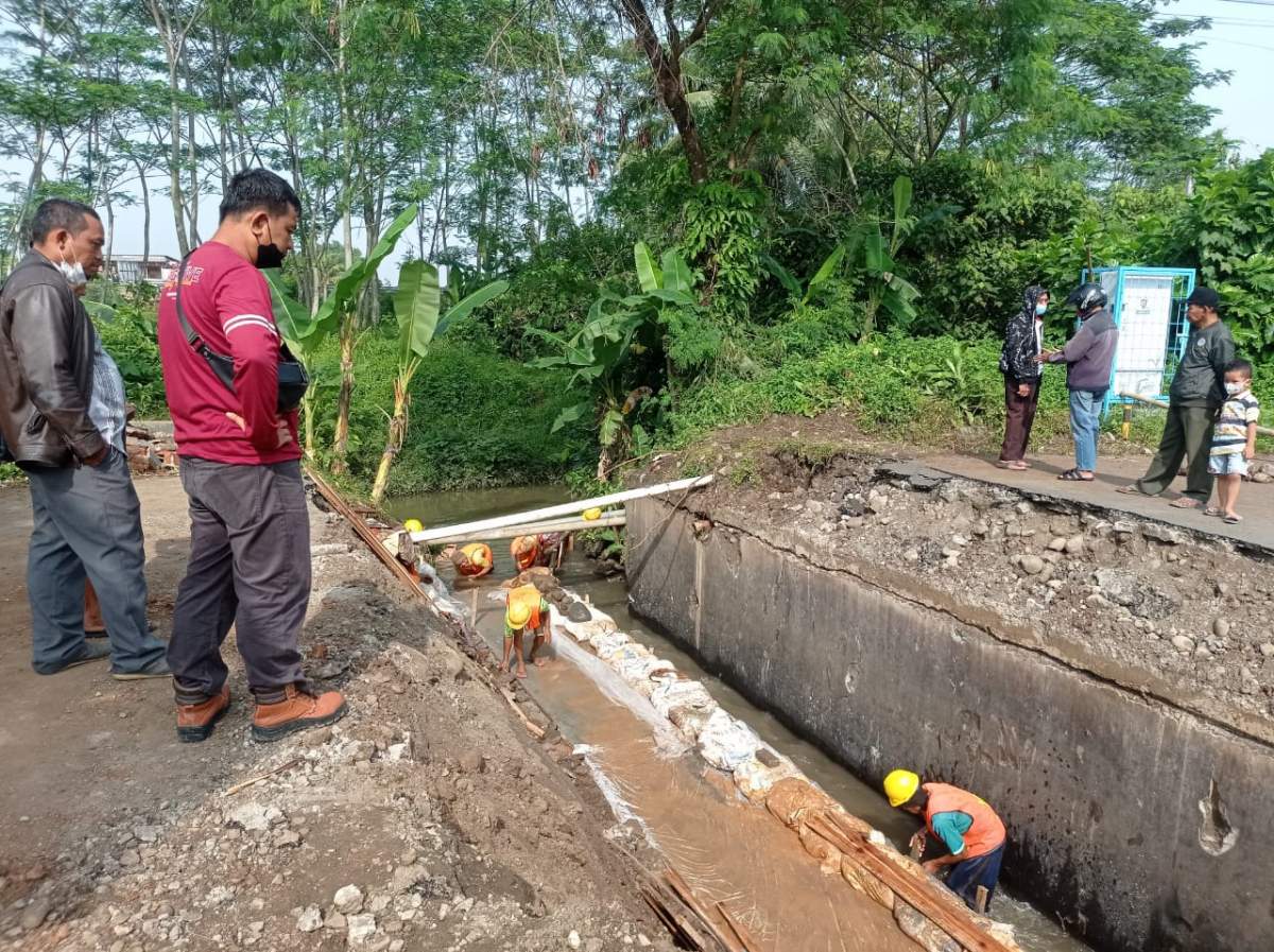 Efek Jalan Terbelah, Akses Utama Perum Tanjung Elok Atau RS Mata Dijanjikan Hari Rabu Sudah Bisa Dilewati