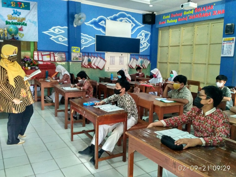 Awal PTM 100 Persen Diatur Sekolah, Madrasah Belum 6 Jam Per Hari