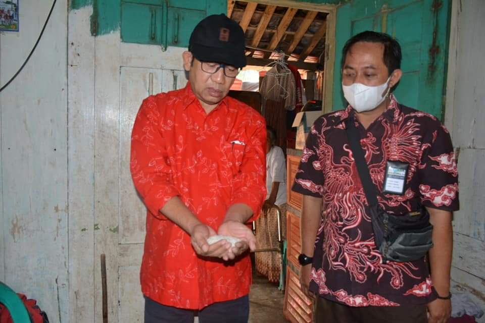 Kesaksian Warga yang Terpaksa Menanak Nasi dari Beras Bau Program BPNT di Cilongok, Dicampur Air Jeruk, Takut 