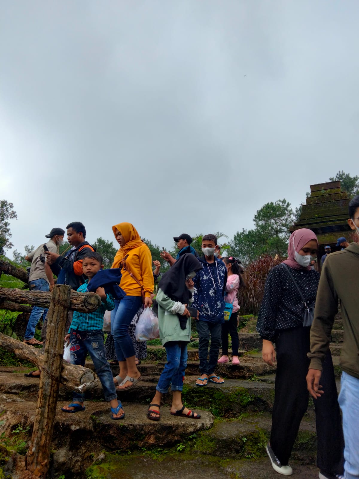 Kunjungan Melonjak, Tempat Wisata Sesak