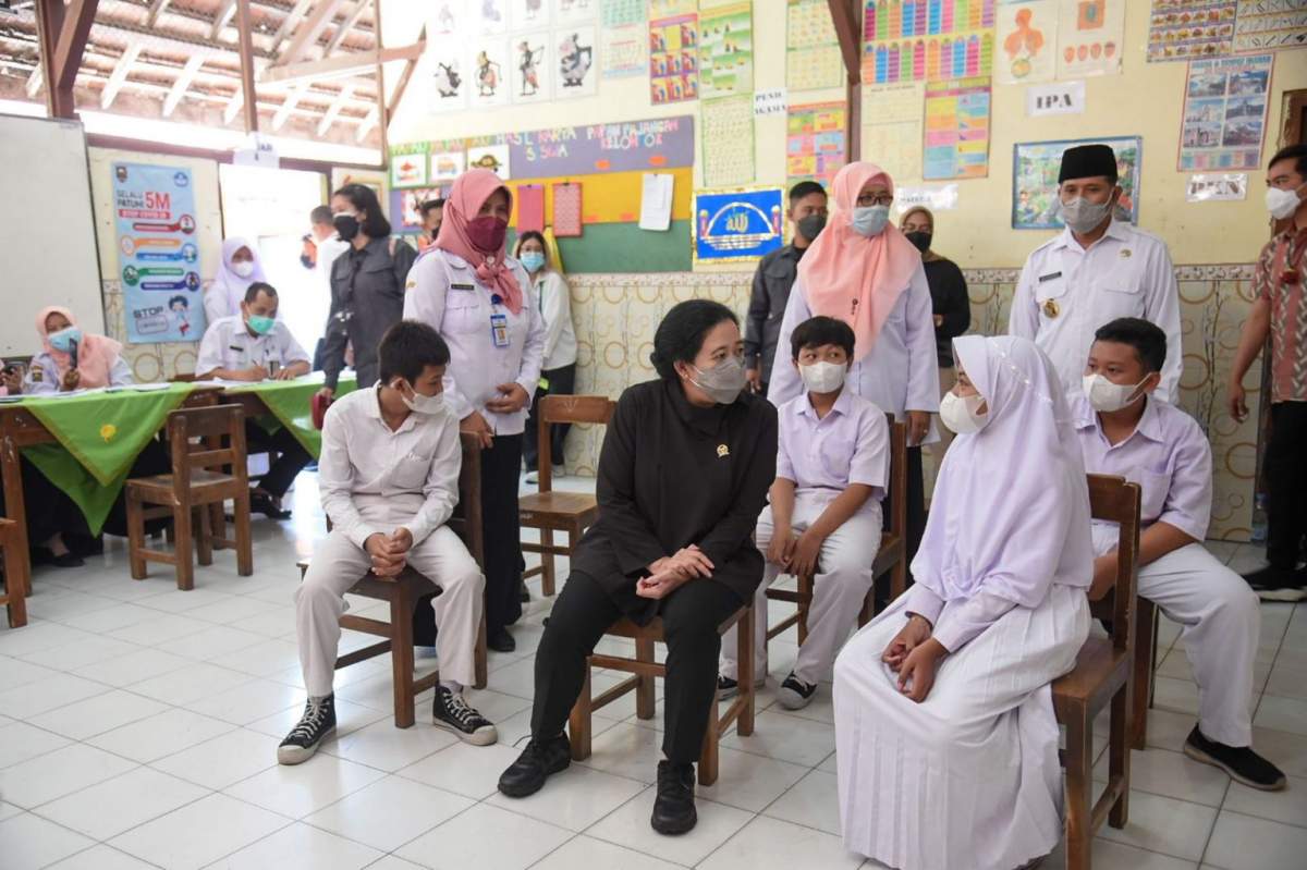 Puan Maharani ke Anak SD Saat Vaksinasi di Boyolali, “Tau Siapa Saya?”