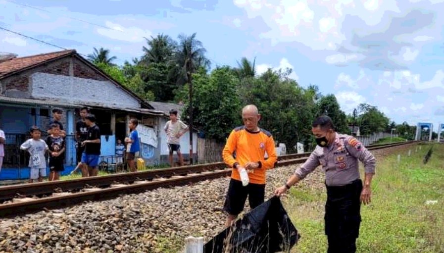 Sebrangi Rel Ganda, Pedagang Roti Tertabrak Kereta Api di Sumpiuh