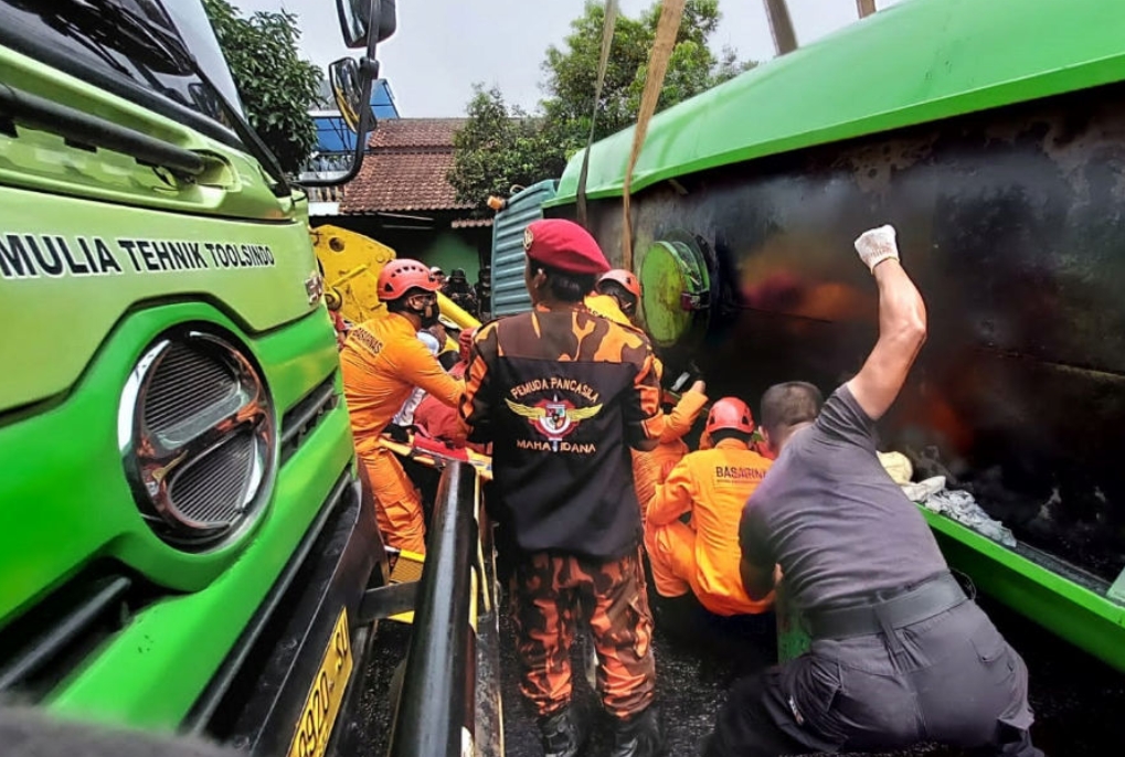 Kecelakaan Maut Ruas Maos - Sampang Cilacap, Tiga Korban Terjepit Badan Truk