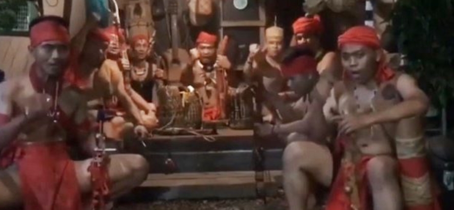 Pasukan Merah Tak Terima, Kini Cari Edy Mulyadi Lengkap dengan Mandau