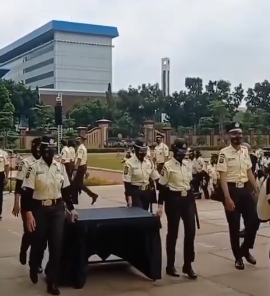 Seragam Satpam Berubah, Muncul Unggahan di Medsos kini Warna Krem, Netizen: Mirip Polisi India