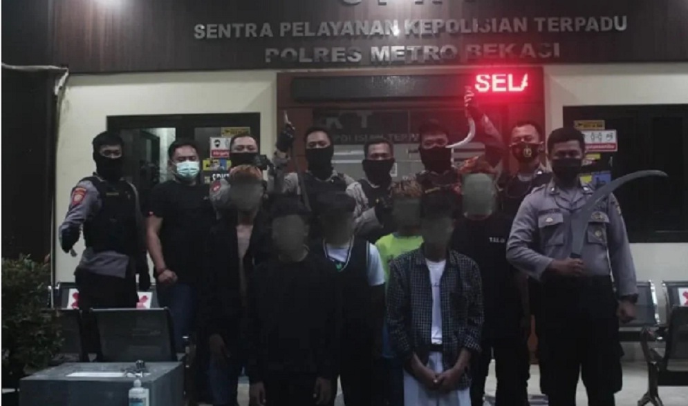 Duh, Enam Bocil Sok Bergaya Gengster, Ditangkap Polisi, Barang Buktinya Bikin Berpikir Sadis