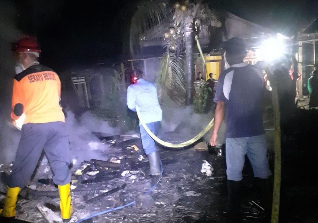 Nyalakan Lilin dan Ditinggal, Rumah Ludes Terbakar