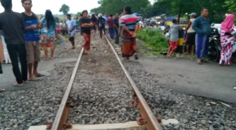 Empat Penumpang Tewas, Mobil v KA Logawa Purwokerto - Jember