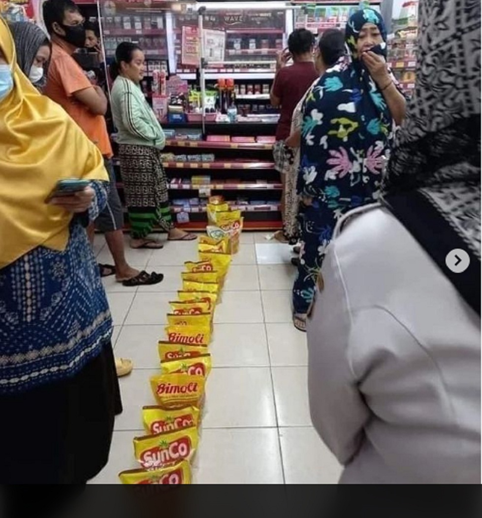 Viral Drama Minyak Goreng Murah di Banyumas, Antre Dari Toko ke Toko, Hingga Gandeng 1 Keluarga