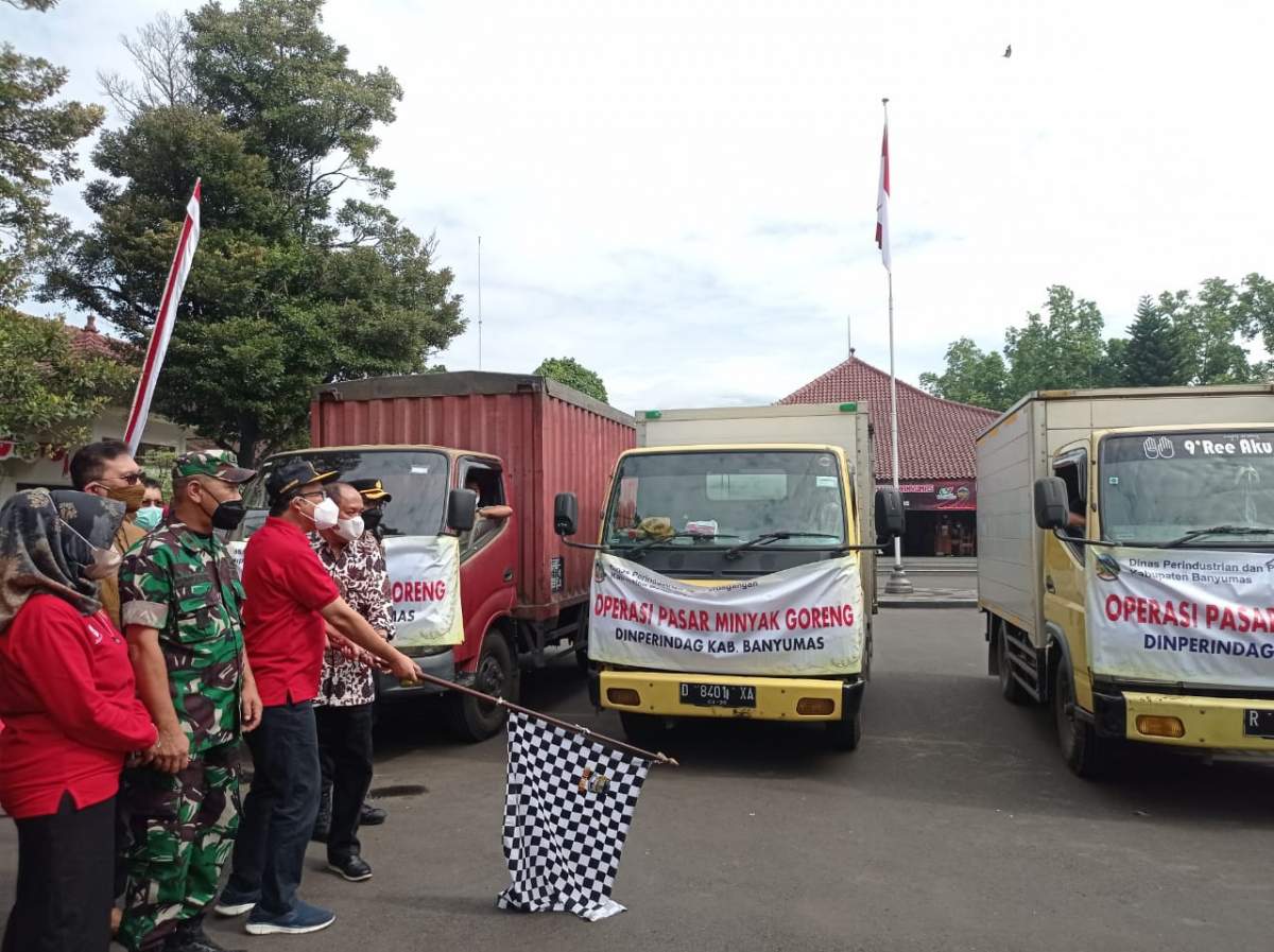 Sembilan Pasar di Banyumas Digelontor 25 Ribu Liter Minyak Goreng, Didistribusikan Langsung Ke Pedagang di Pas