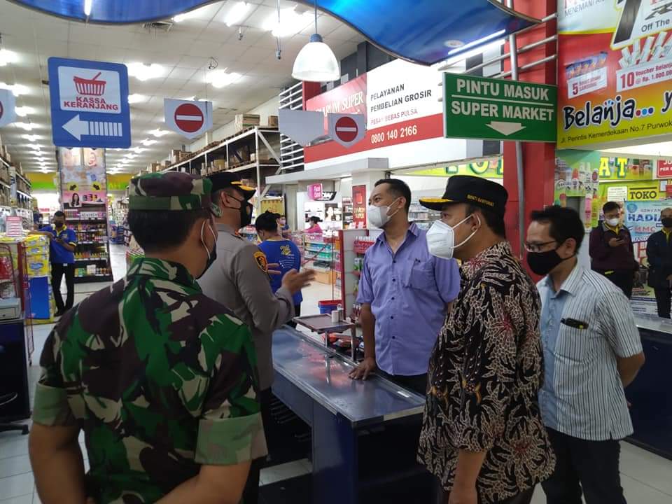 Akui Kelangkaan Minyak Goreng, Bupati Banyumas Sidak Stok Minyak Goreng ke Mall di Purwokerto