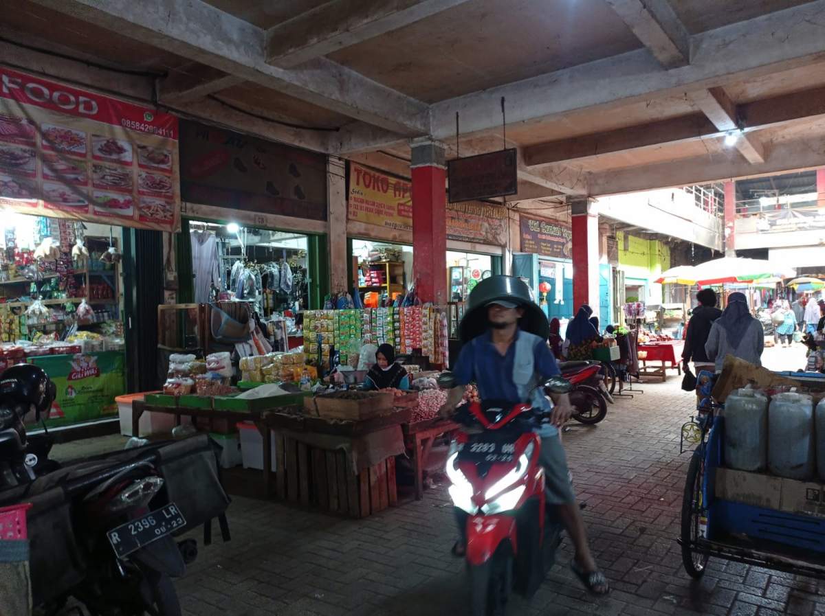 Ke Pasar Wage, Warga: 3.600 Liter Minyak Goreng Pada Kemana Semua? Masa Habis?