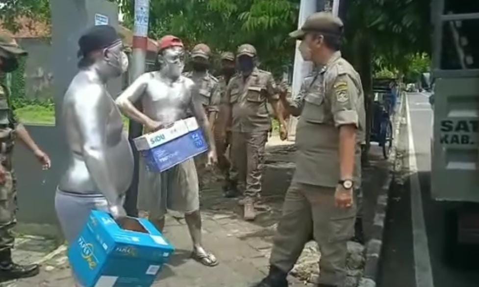 Rumah Singgah Belum Jadi, Dua Manusia Silver di Purwokerto Diberi Pembinaan