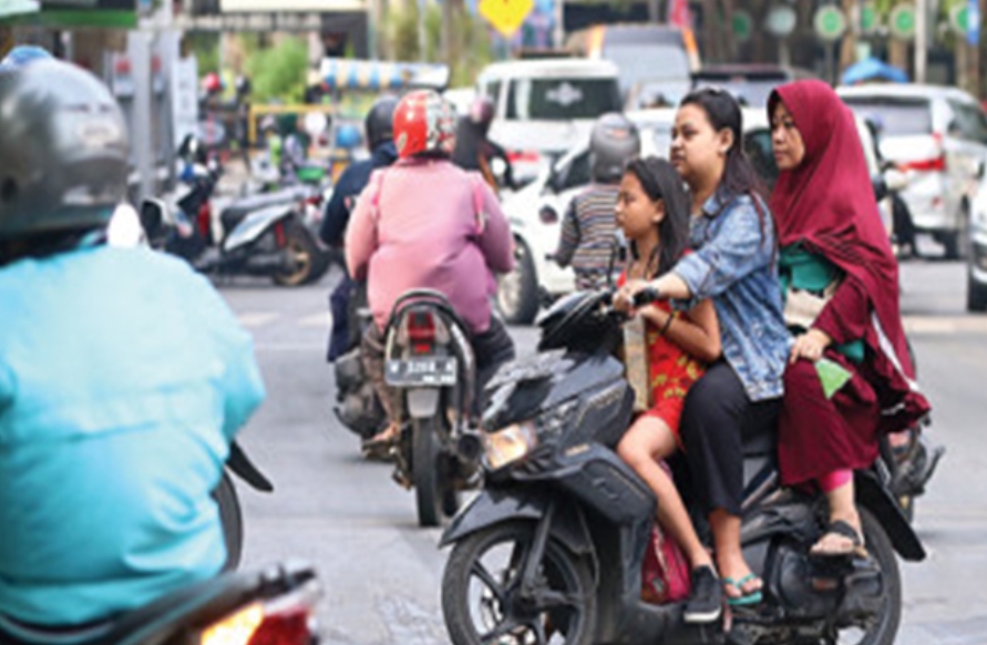 Kadang Mendadak, Sein Kiri, Beloknya Kanan, Pak Polisi Beri Ilmu Lau Lintas ke Emak-emak