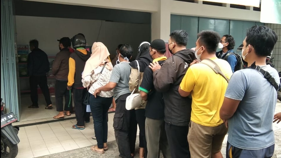 Waduh, Minyak Goreng di Banyumas Langka, Antrean Pembeli Panjang Sampai 50 Orang di Purwokerto