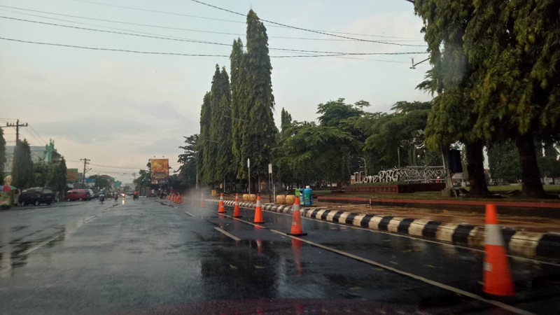 Larangan Parkir Masih Kerap Dilanggar, Alun-alun Purbalingga Kembali Dikelilingi Traffic Cone