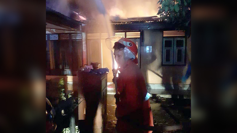 Ditinggal Penghuninya dan Diduga Korsleting, Rumah di Desa Pandak Terbakar