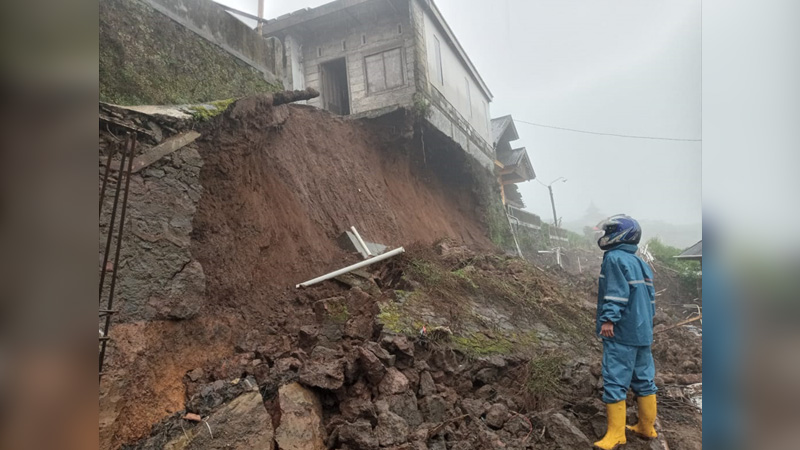 Hujan Seharian Akibatkan Longsor di Batur