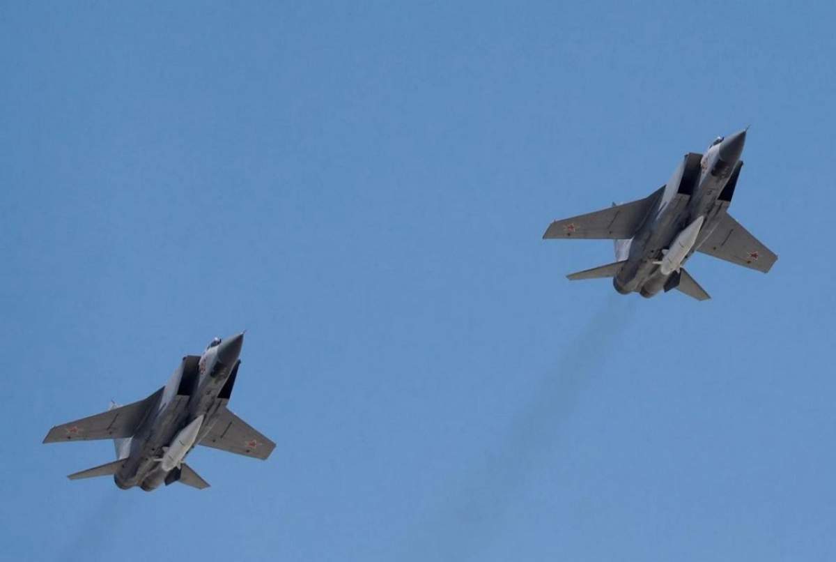 Rusia Kerahkan Jet Tempur dan Pembom Strategis Jarak Jauh ke Pangkalan Udaranya di Suriah