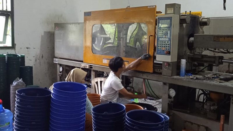 BUMDes Kebarongan Kemranjen Mulai Rambah Produksi Biji Plastik