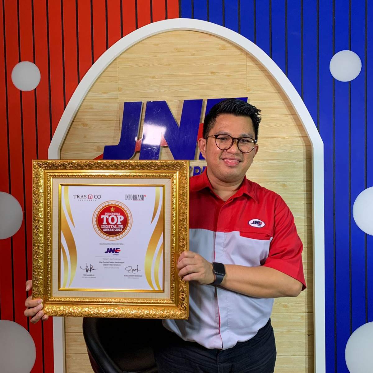 JNE Raih Penghargaan Indonesia Top Digital PR Award 2022 kategori Jasa Pengiriman