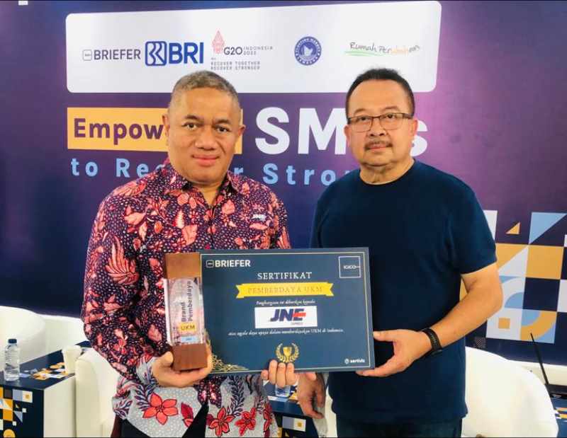 JNE Meraih Penghargaan “Brand Pemberdaya UKM” Kategori Ekspedisi Logistik