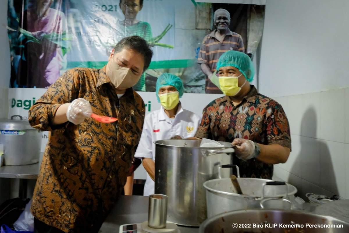 Kunjungi Pabrik Pengalengan Makanan di DIY, Airlangga: UMKM Bisa Go Internasional