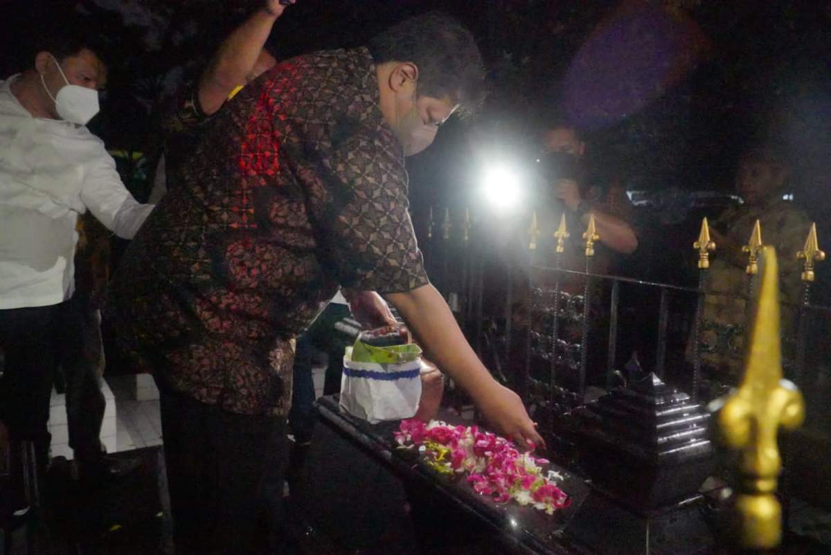 Ziarah Makam Keluarga Besar, Airlangga: Selalu Ingat Jasa Leluhur Kita