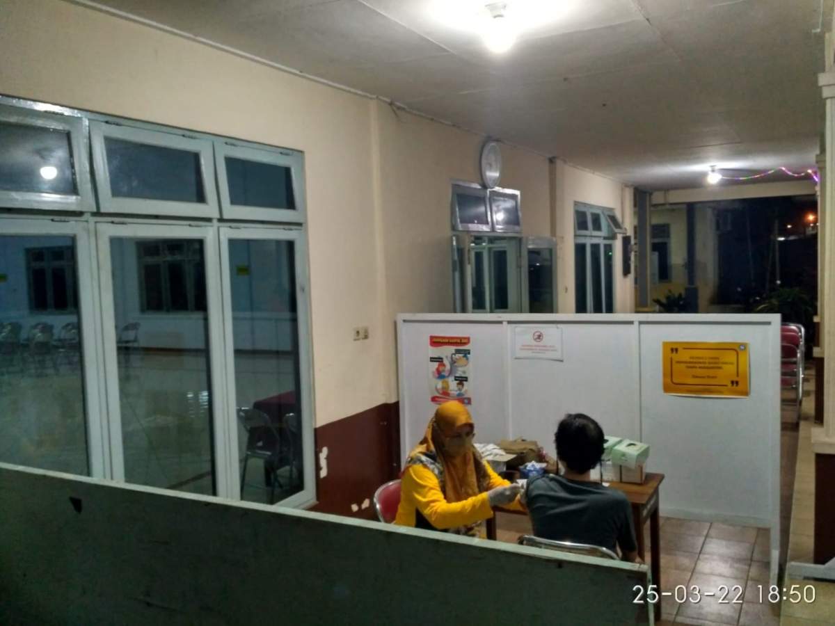 Puskesmas di Banyumas Mulai Adakan Vaksinasi Malam