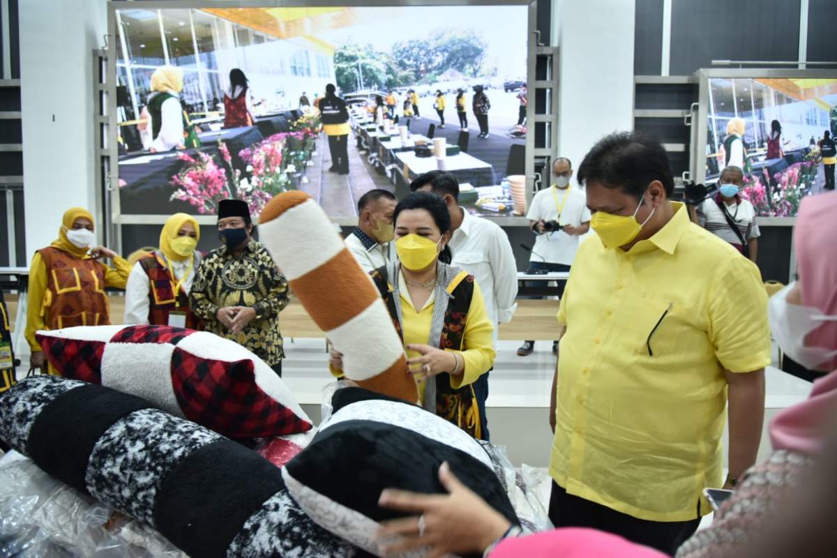 Airlangga Apresiasi Bazzar Perempuan Golkar Hidupkan UMKM Jelang Ramadhan