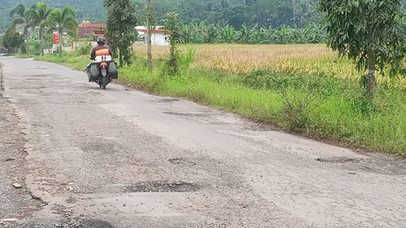 Jalan Tunjungmuli - Tamansari Rusak Parah