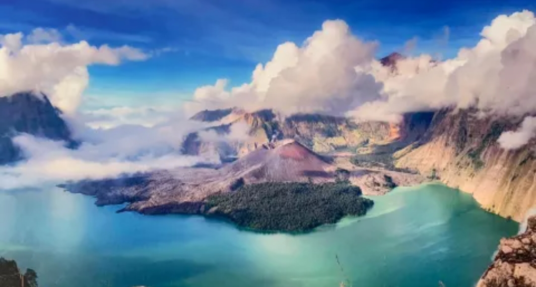 Jalur Senaru dan Sembalun Pendakian Rinjani Dibuka Mulai 16 Maret