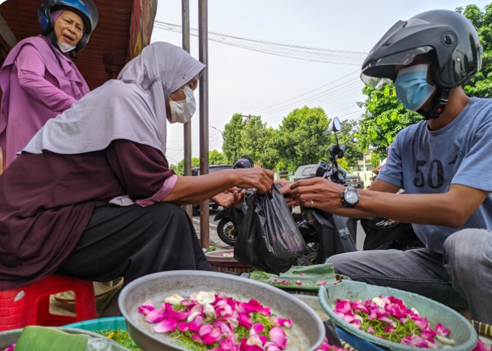 Jelang Ramadan, Penjualan Bunga Tabur di Kota Purwokerto Meningkat