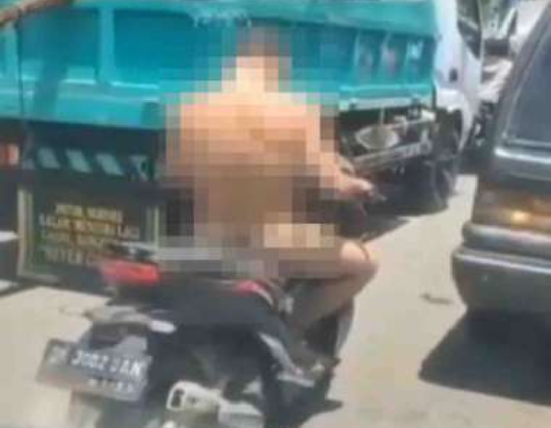 Duh, Viral Polisi Telanjang Naik Motor ke Mako Polres