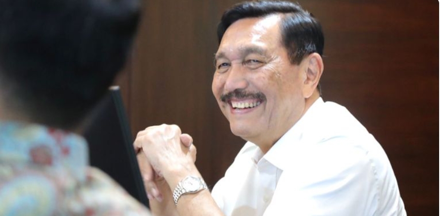Presiden Tiga Periode Menggema di Acara Apdesi, Luhut Tersenyum