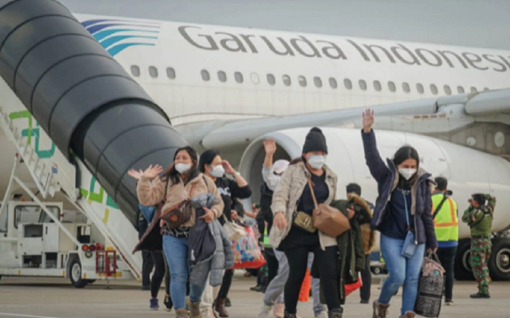 Pemerintah RI Memulangkan 80 WNI yang Tinggal di Ukraina Kembali ke Indonesia