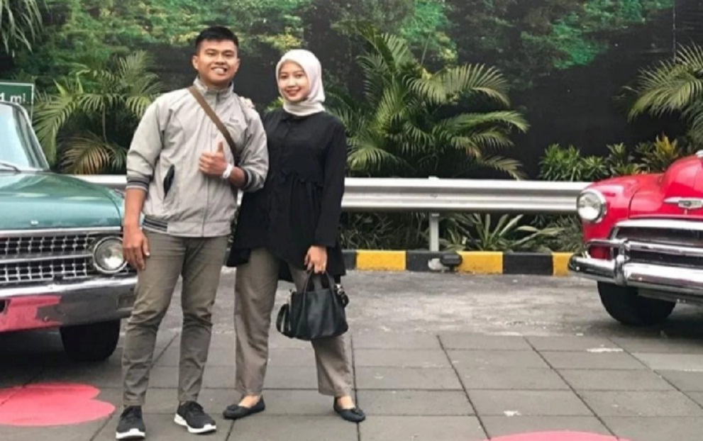 Mengharukan, Jasinta Memanggil Sayang, Lalu Memeluk Jenazah Lettu Marinir Iqbal, Langsung Histeris