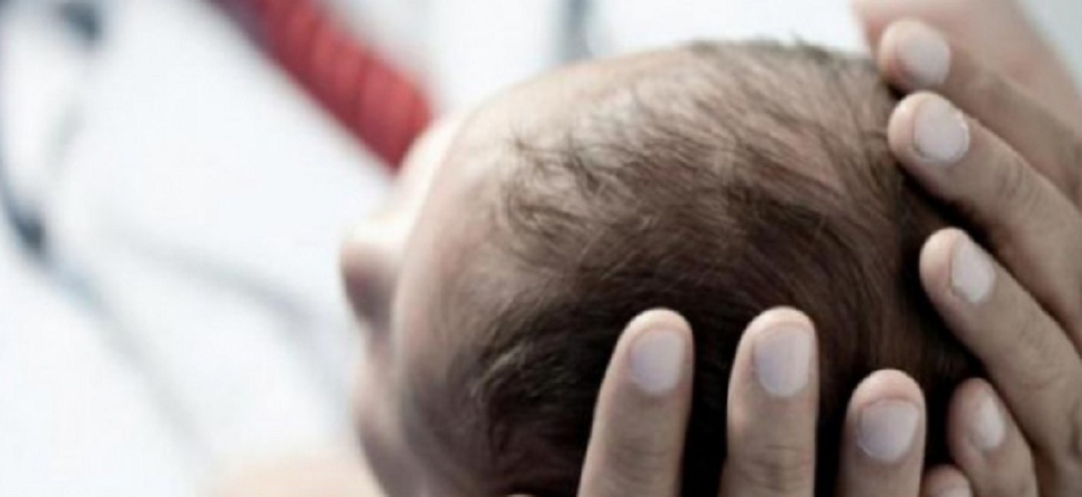 Pedagang Sate Buka Tas Kresek Sampah di Pinggir Jalan, Tangis Bayi Pecah Bikin Geger