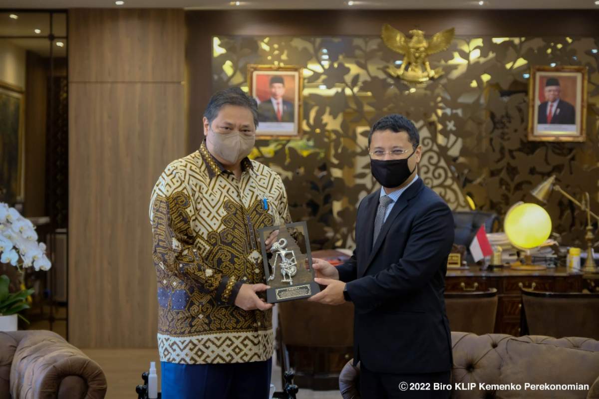 Airlangga dan Menteri Pembangunan Nasional Singapura Desmond Lee Bahas Rencana Ekspor Energi EBT