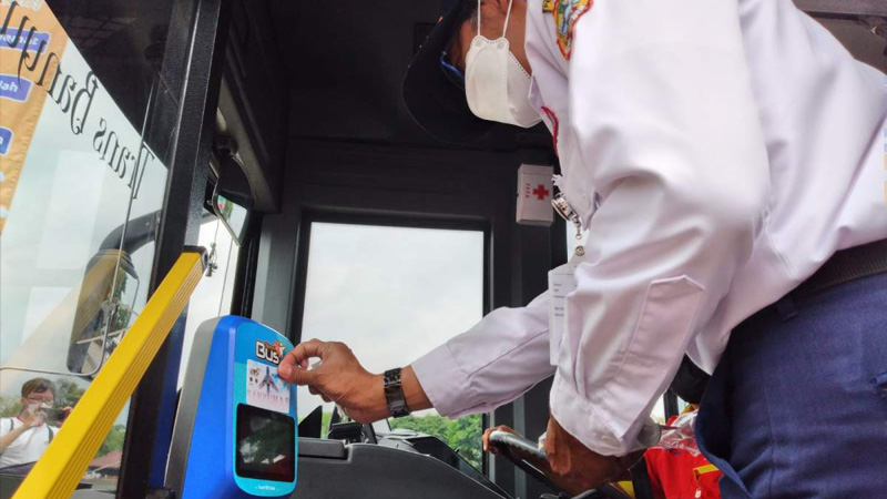 Naik Bus Trans Menggunakan Kartu E-Money Bikin Bingung, Tak Semua Warga Tahu Cara Mendapatkan