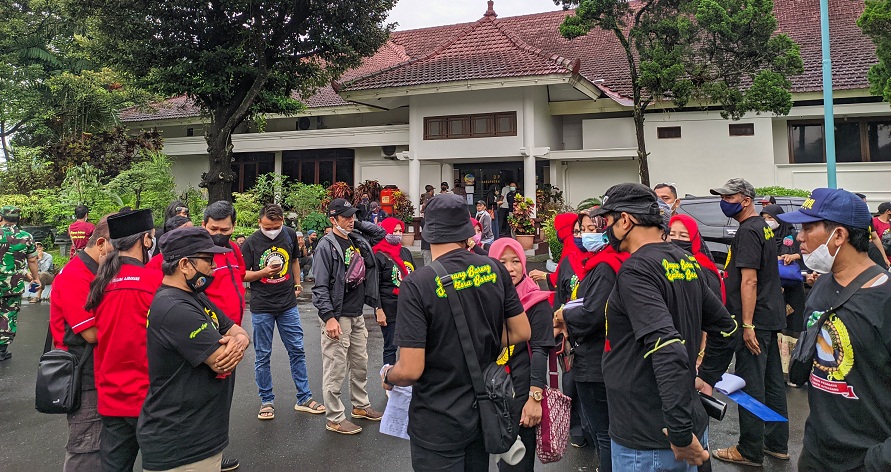 Pedagang Pasar Ajibarang Geruduk DPRD Banyumas, Minta Pasar Segera Ditata