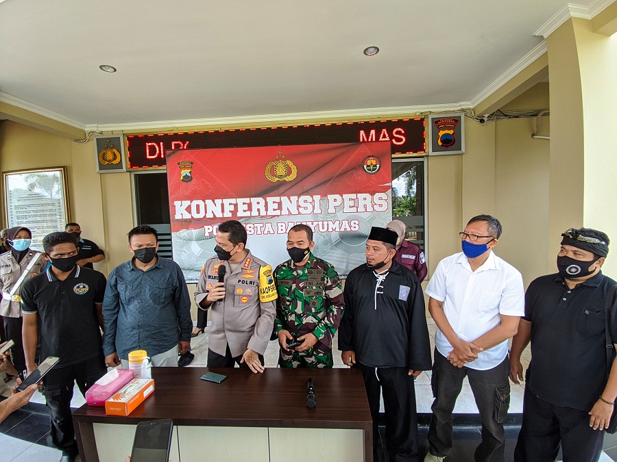 Viral, Pria Berbadan Kekar Aniaya Sopir Truk di Bogor, Ditendang & Kepala Diinjak