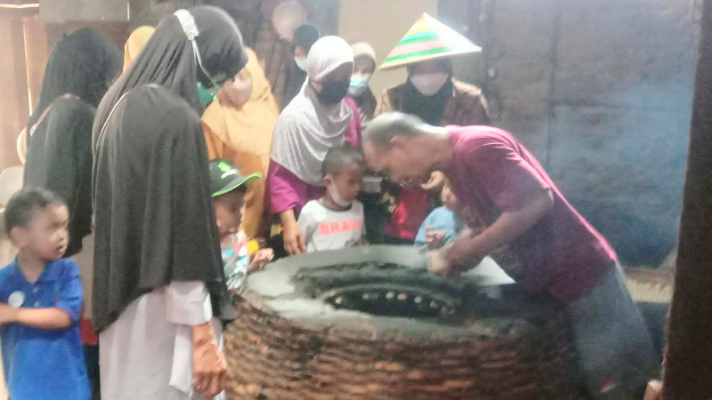 Perajin Nopia Kebanjiran Pesanan